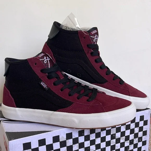 Vans WMNS The Lizzie Port/Black
VN0A4BX102Y
Sneakers - Picture 5 of 16